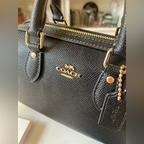 Coach mini Rowan 
New
Black with gold hardware - Picture 4 of 16